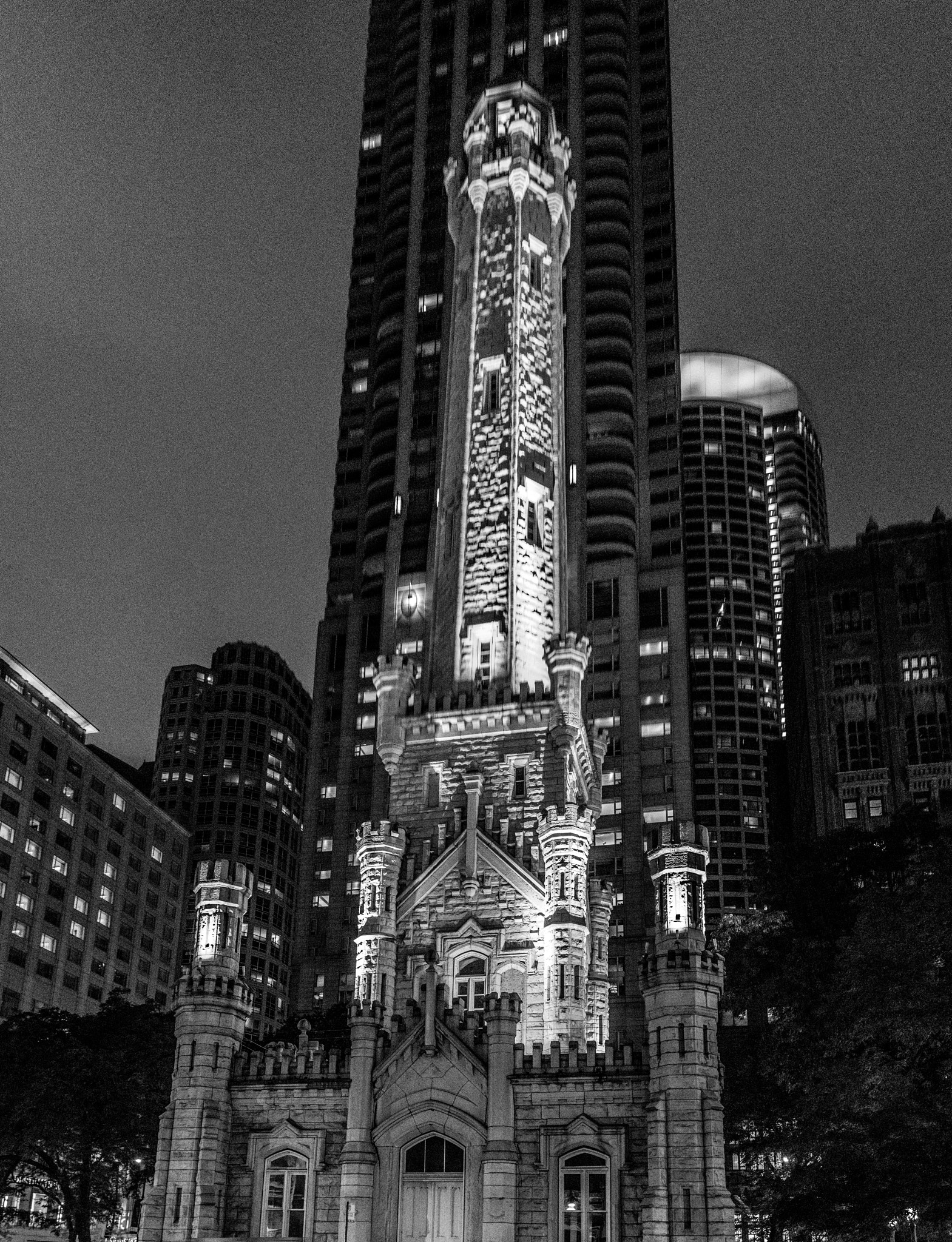 Nikon AF-S Nikkor 24-120mm F4G ED VR sample photo. Chicago water tower photography
