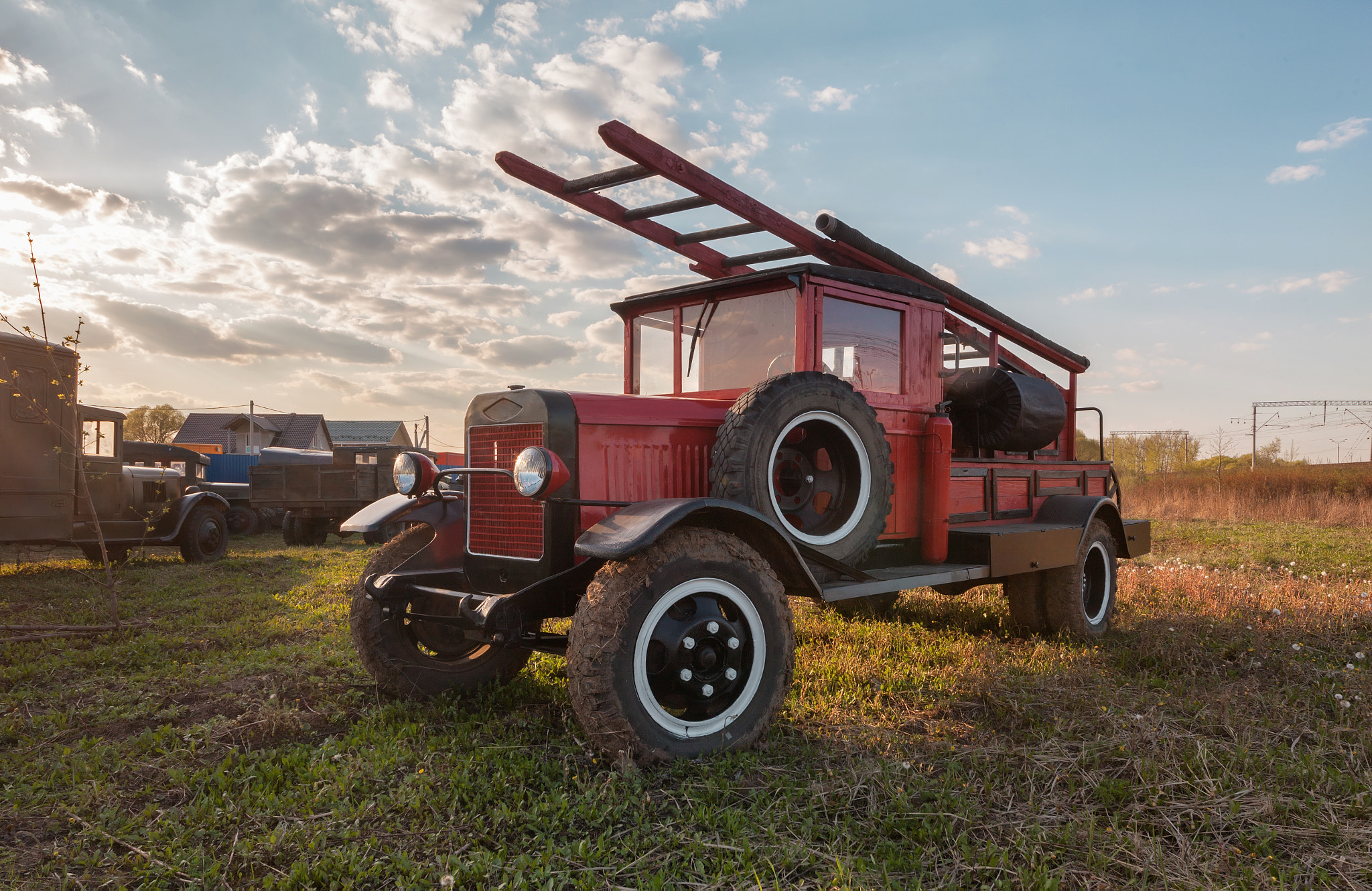 Canon EOS 5D Mark II + Sigma 12-24mm F4.5-5.6 II DG HSM sample photo. Old retro fire truck with wooden case on the field photography