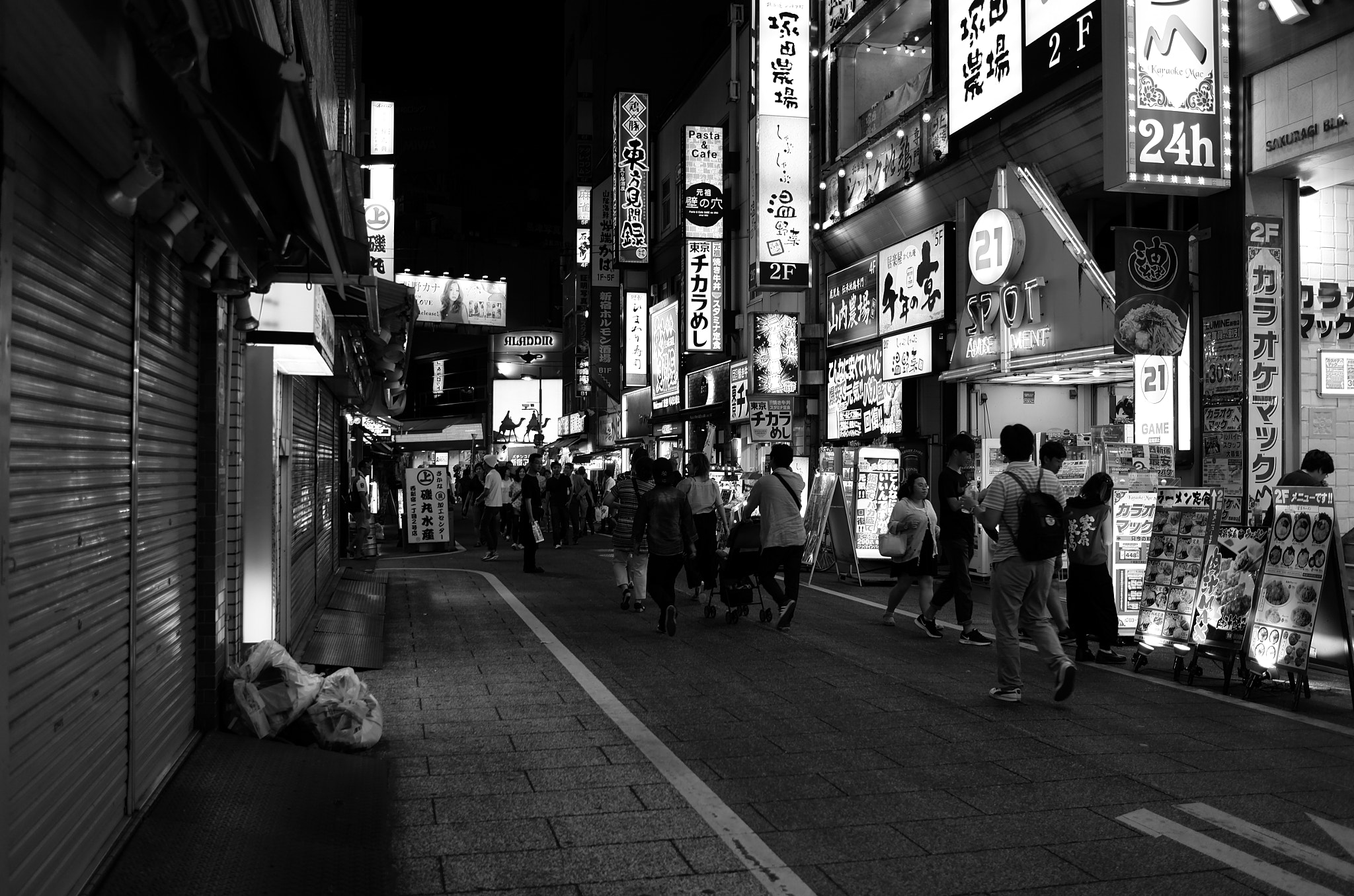 Summicron T 1:2 23 ASPH. sample photo. Shinjuku west photography