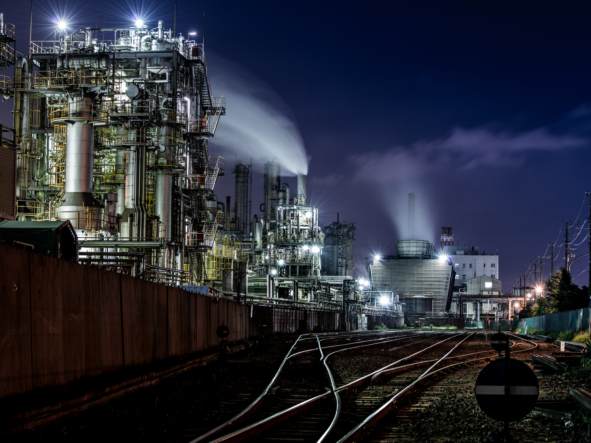 Nikon AF-S Nikkor 70-200mm F4G ED VR sample photo. Night view of factory photography