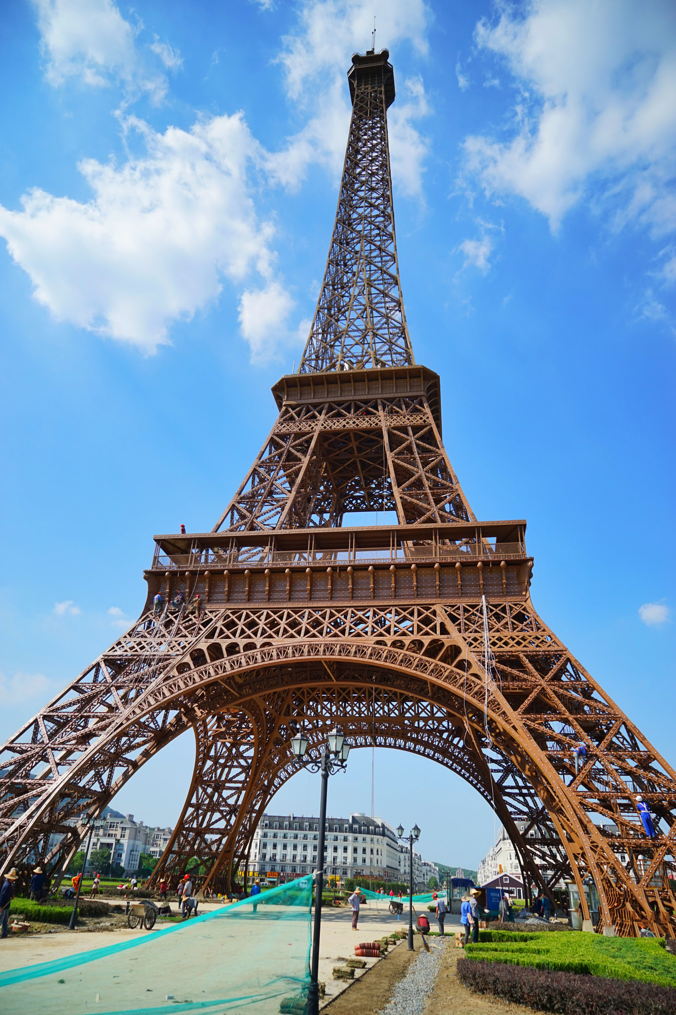 Sony a7 + Sony Vario Tessar T* FE 24-70mm F4 ZA OSS sample photo. Eiffel tower  ？？ photography