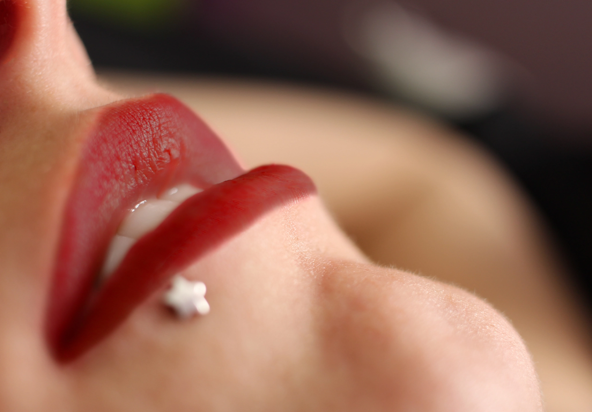 Canon EF-S 24mm F2.8 STM sample photo. Lips photography