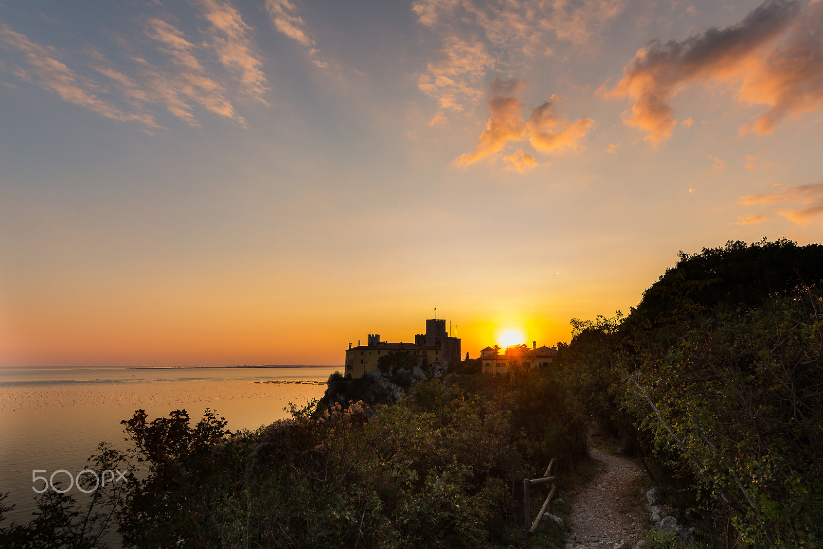 Sigma 8-16mm F4.5-5.6 DC HSM sample photo. Chase the sun photography
