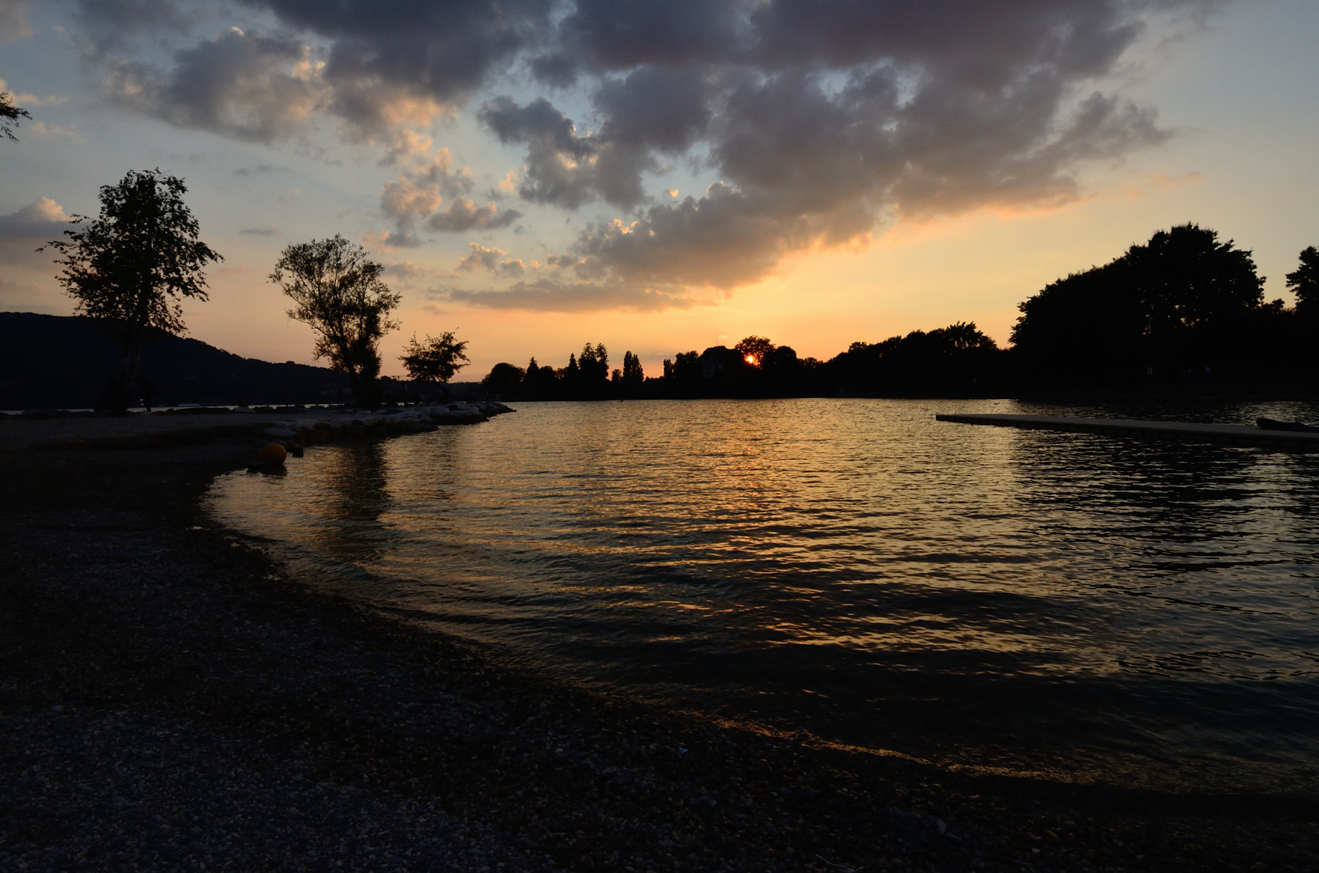 Nikon D5100 + Tokina AT-X 12-28mm F4 Pro DX sample photo. Sunset on the lake photography
