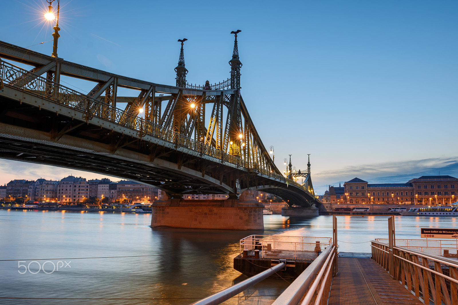 Nikon AF-S Nikkor 17-35mm F2.8D ED-IF sample photo. Liberty bridge photography