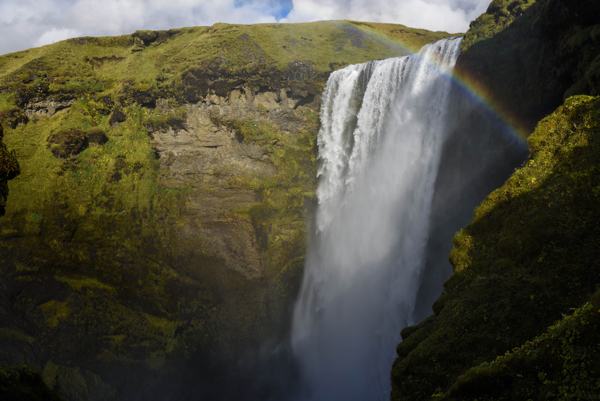 AF Zoom-Nikkor 28-105mm f/3.5-4.5D IF sample photo. In the shadow of skógafoss photography