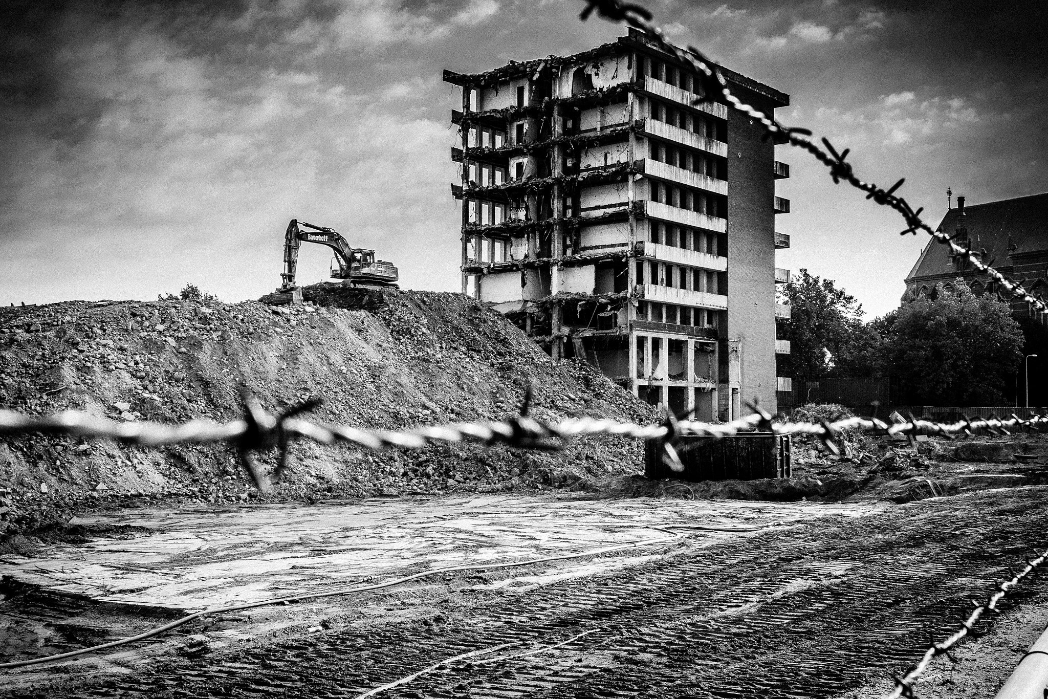 Canon EOS 500D (EOS Rebel T1i / EOS Kiss X3) sample photo. Demolition day ~ zwolle photography