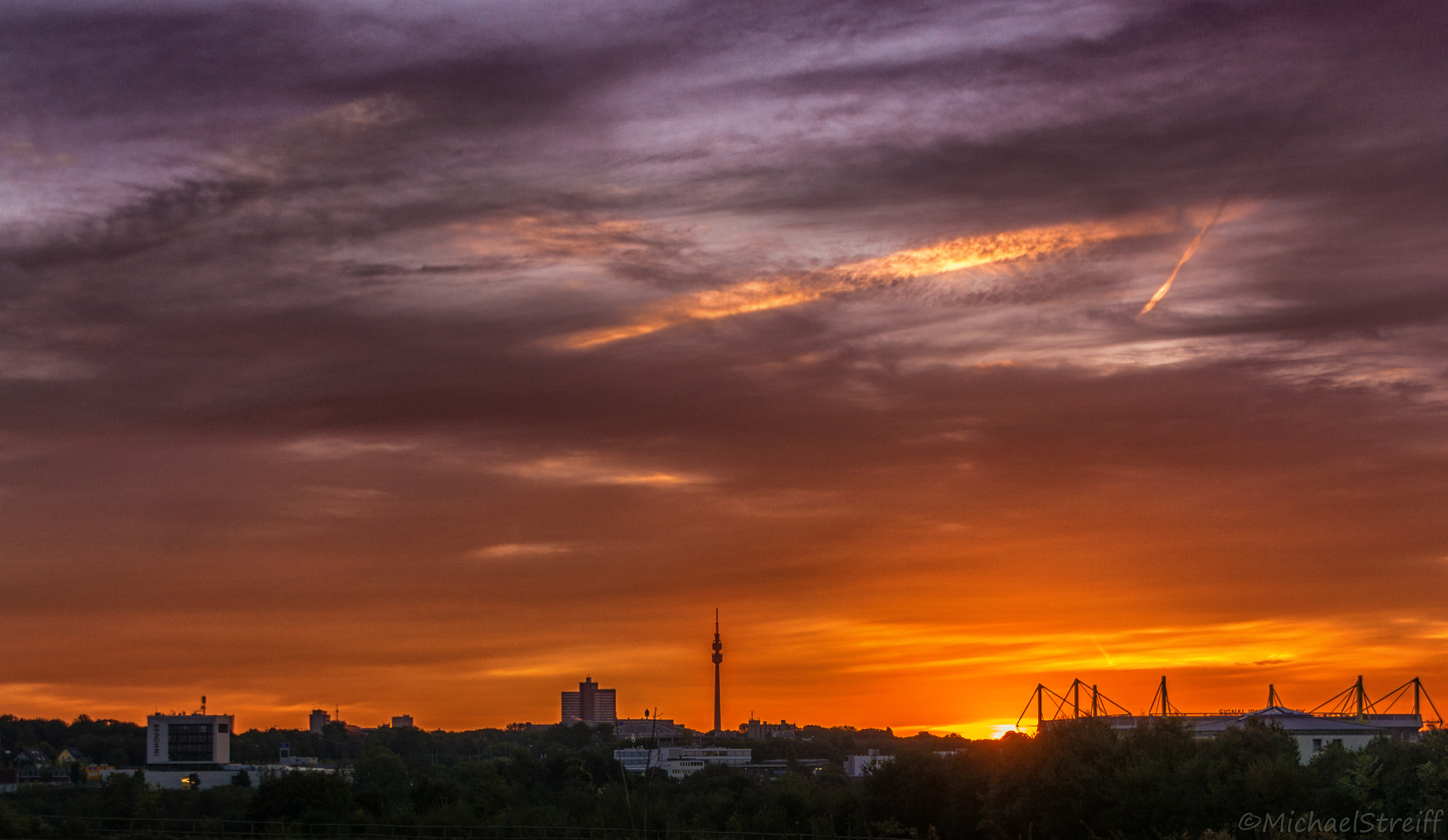 Sony a6000 + Sigma 17-70mm F2.8-4.5 (D) sample photo. Sonnenaufgang über dortmund photography