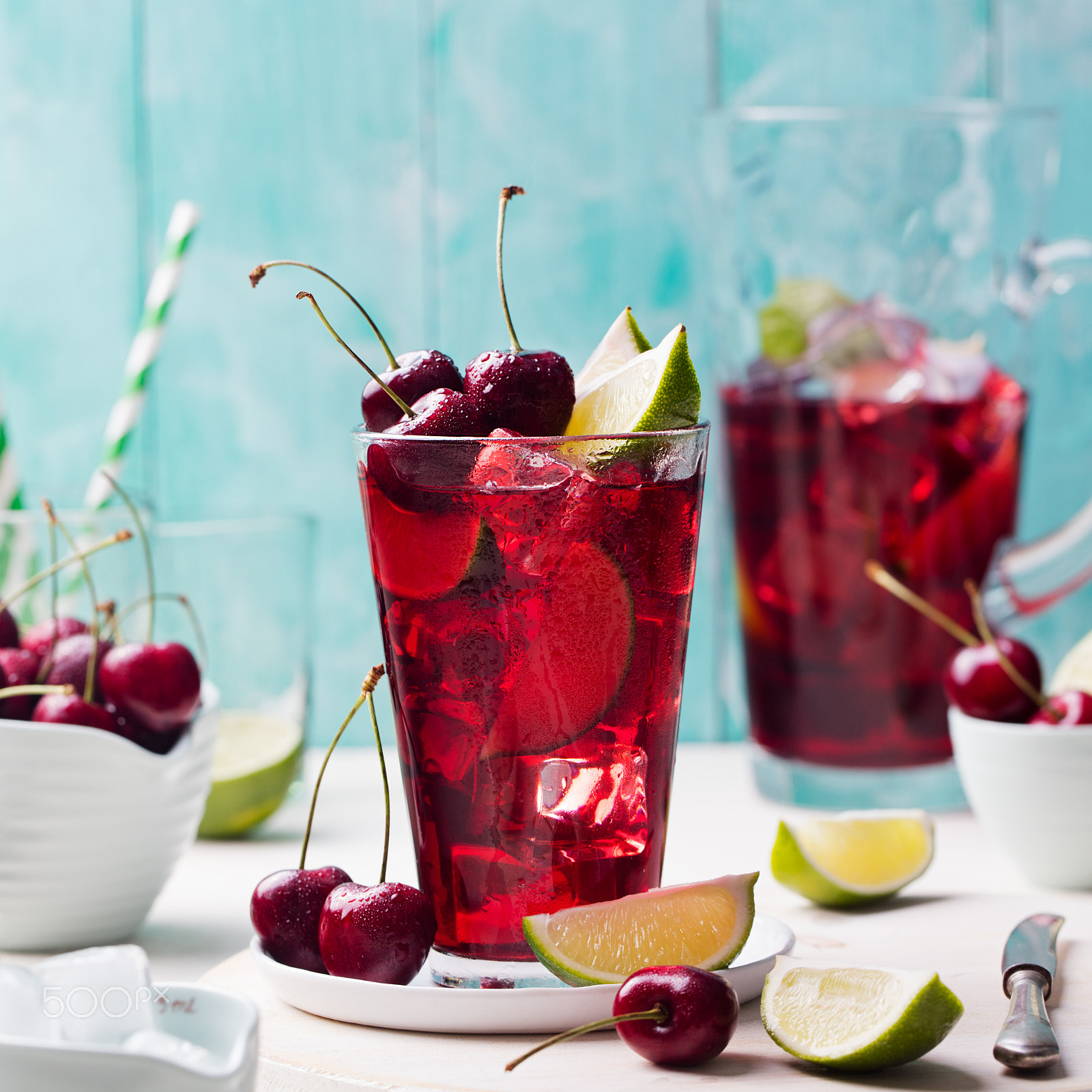 Canon EOS 5DS sample photo. Cherry cola, limeade, lemonade, cocktail in a tall glass on a white, turquoise background photography