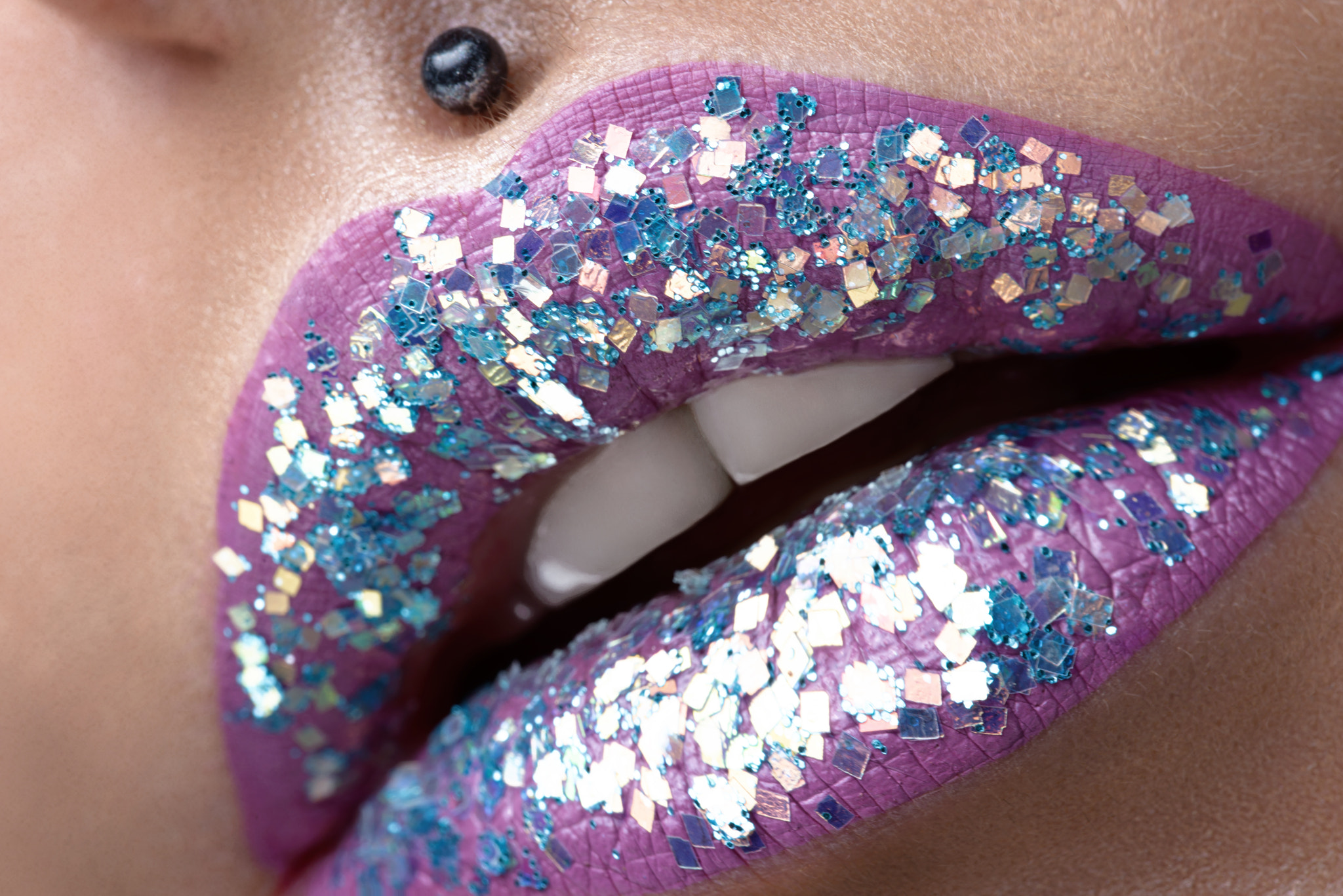 Sigma 105mm F2.8 EX DG OS HSM sample photo. Glitter lips photography