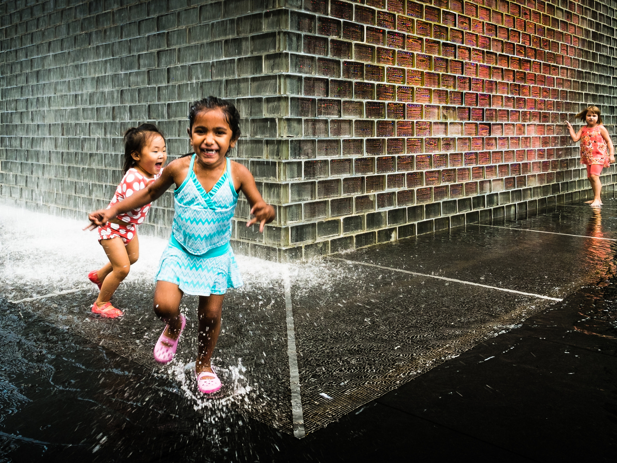 Fujifilm X-E1 + Fujifilm XF 14mm F2.8 R sample photo. Water games photography