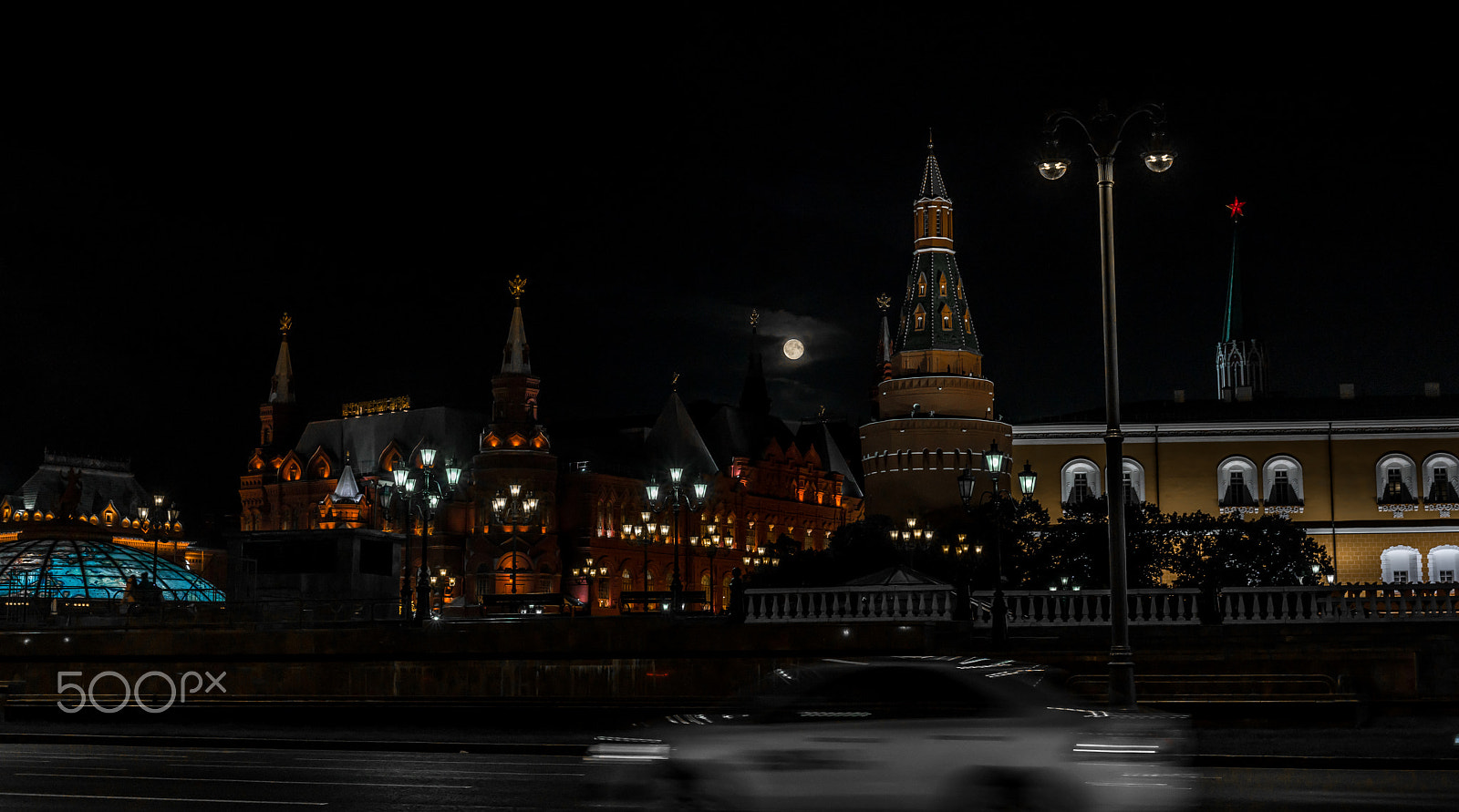 Sony a7R II + Sony 50mm F1.4 sample photo. Moscow meets full moon photography