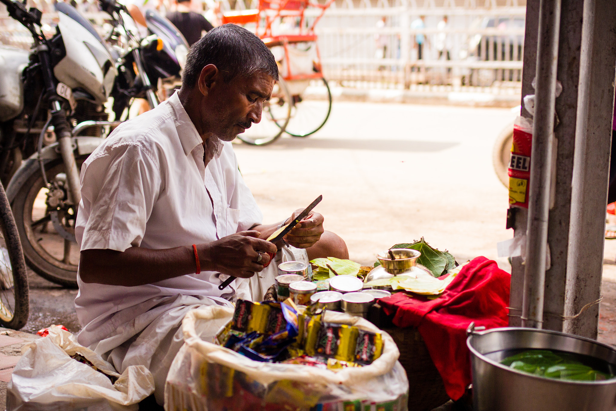 Canon EOS 60D sample photo. Paan seller photography