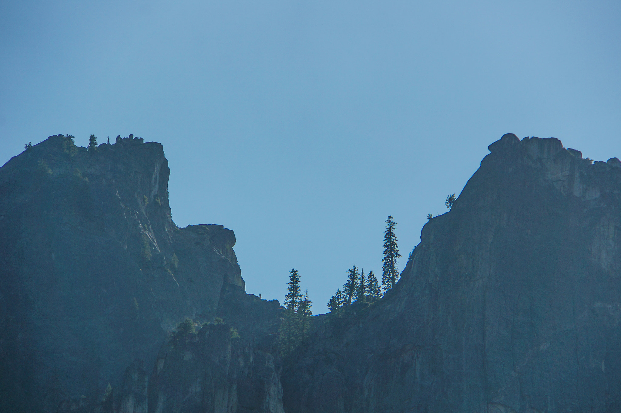 Sony Alpha NEX-6 + Sony E 18-200mm F3.5-6.3 OSS LE sample photo. Yosemite mountain shape photography