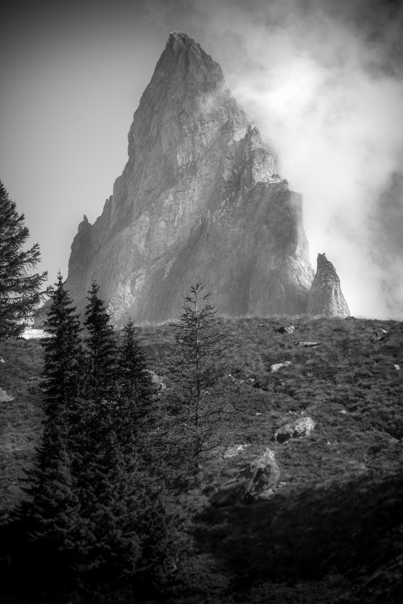 AF Zoom-Nikkor 75-300mm f/4.5-5.6 sample photo. Grey peak photography