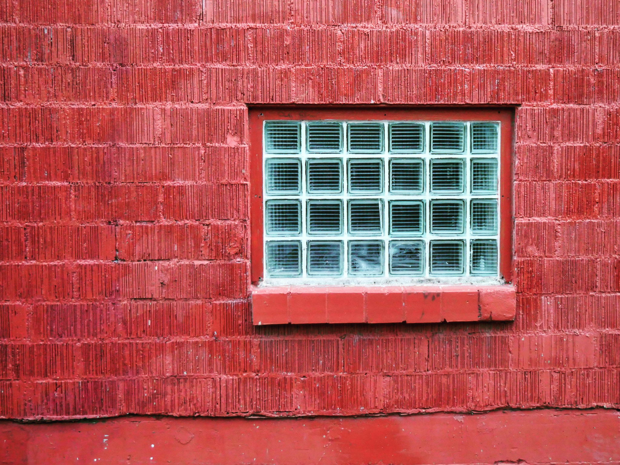 LUMIX G VARIO 12-60/F3.5-5.6 sample photo. Red wall photography