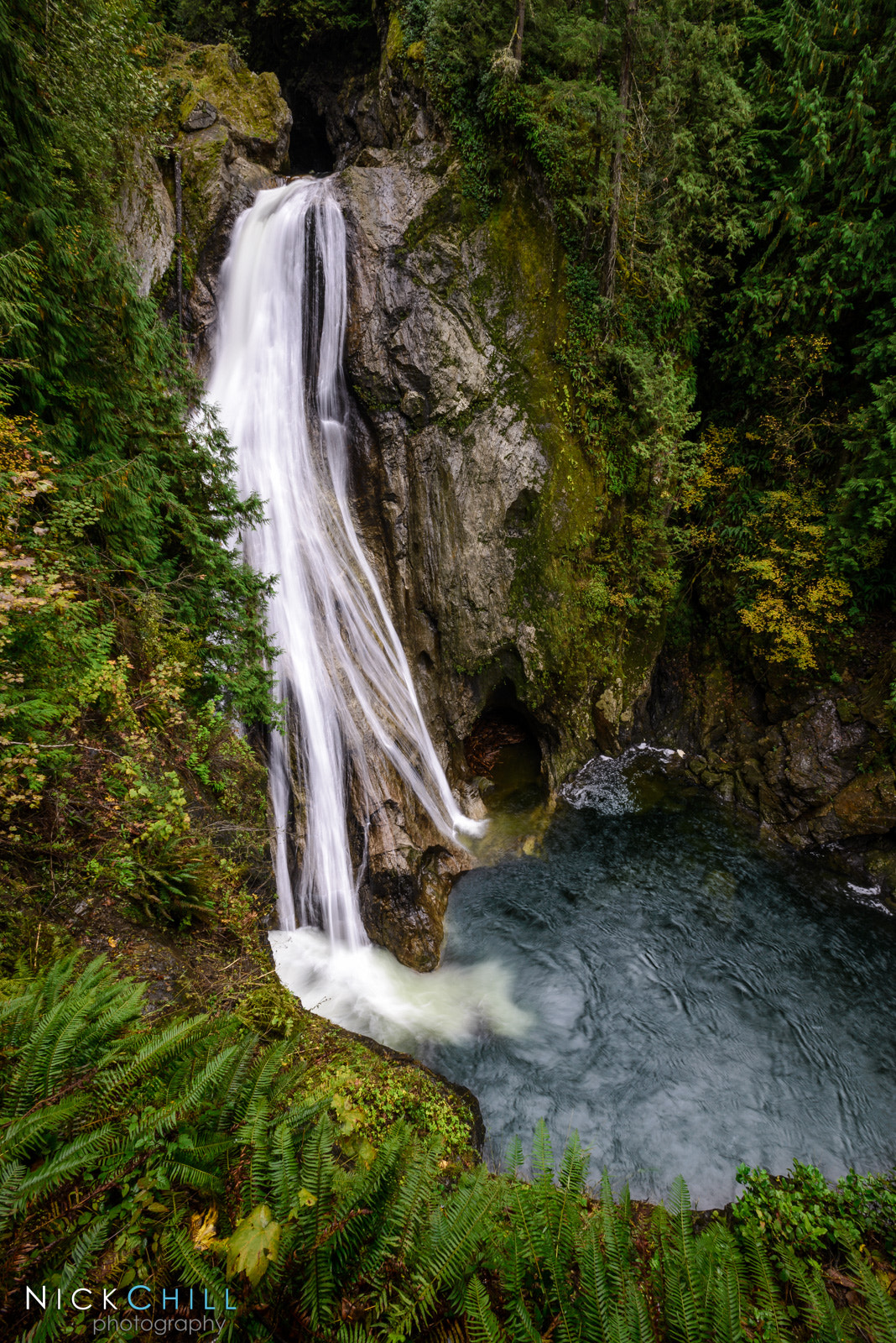 Nikon AF-S Nikkor 17-35mm F2.8D ED-IF sample photo. Ribbon falls photography