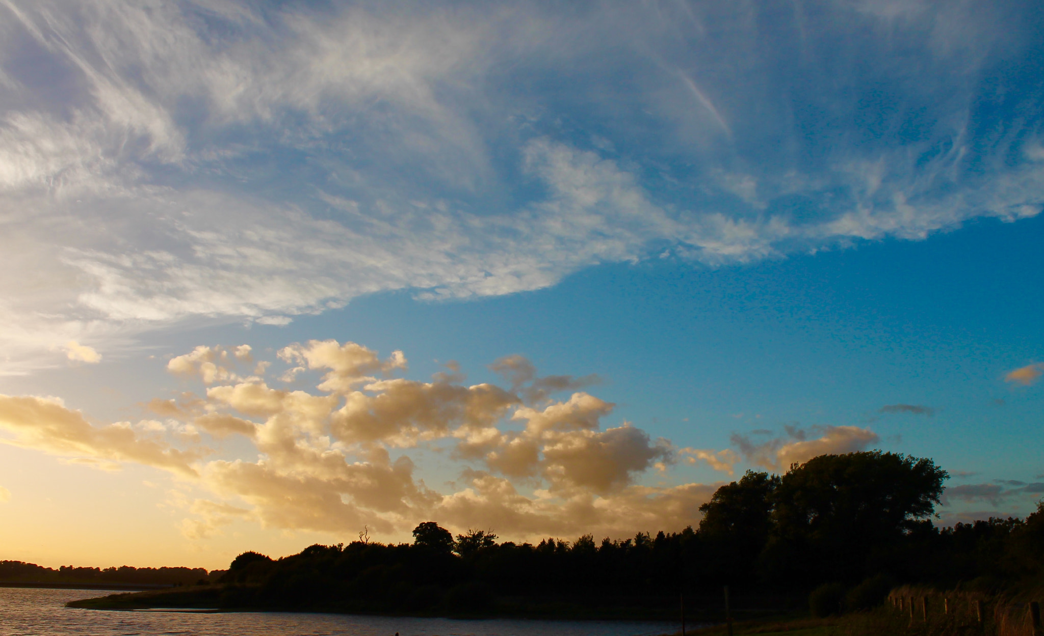 Canon EOS 1100D (EOS Rebel T3 / EOS Kiss X50) + Canon EF-S 18-55mm F3.5-5.6 III sample photo. Contrasting sky's photography