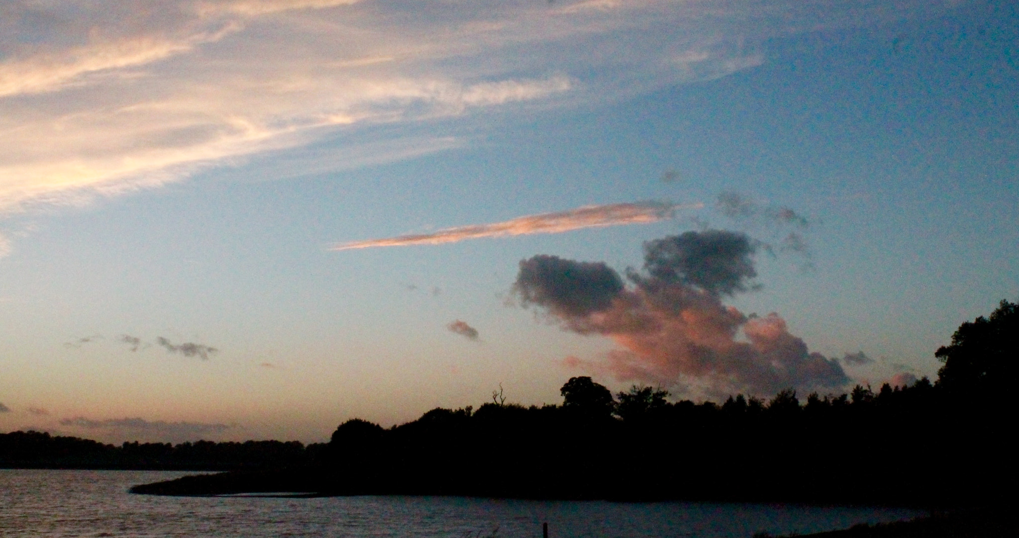 Canon EF-S 18-55mm F3.5-5.6 III sample photo. Micky mouse clouds over blithfield photography