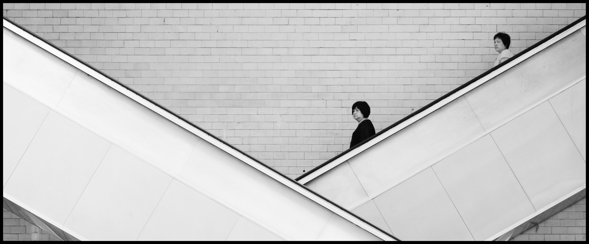 Sigma 70-200mm F2.8 EX DG OS HSM sample photo. Escalator hk photography