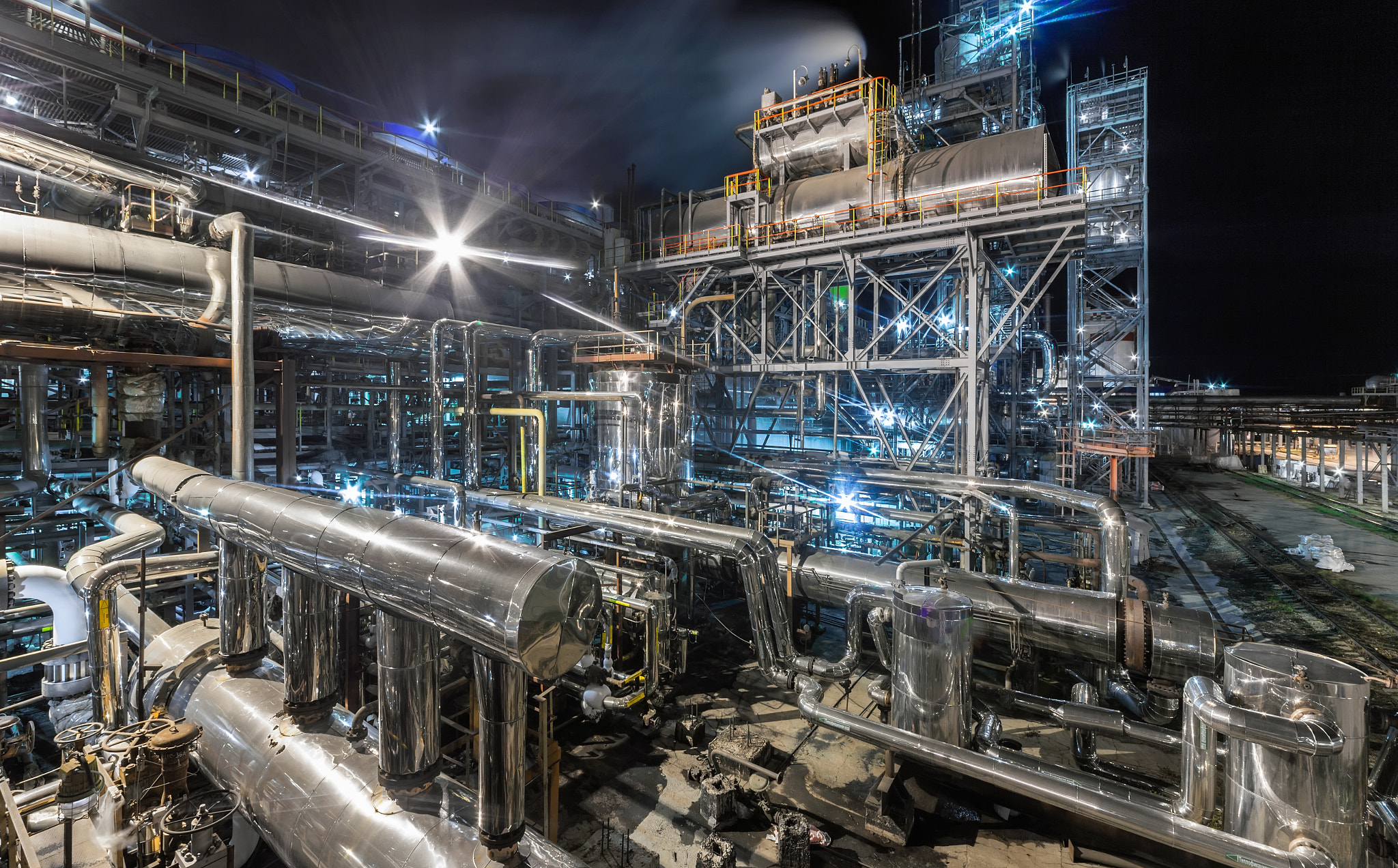 Canon EOS 5D Mark II + Sigma 12-24mm F4.5-5.6 II DG HSM sample photo. Chemical plant for production of ammonia and nitrogen fertilization on night time. photography