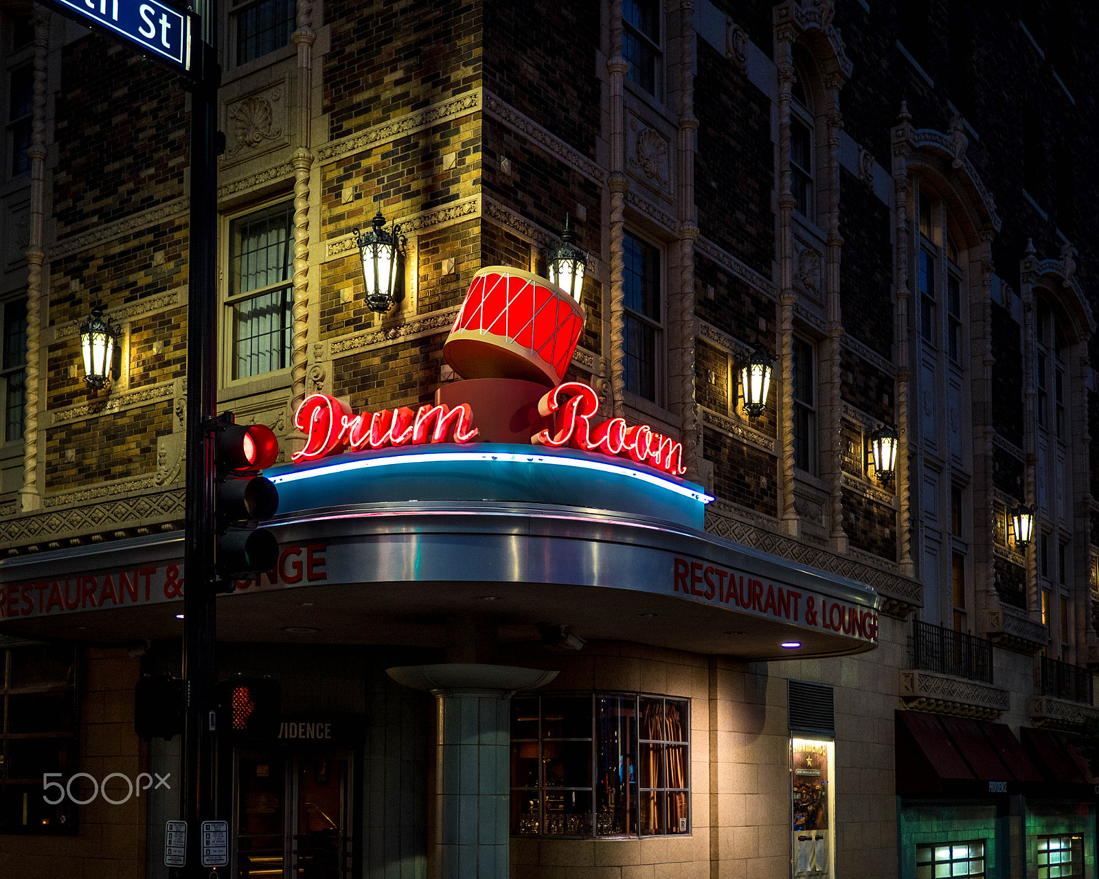 Olympus OM-D E-M5 II + LUMIX G 20/F1.7 II sample photo. The drum room photography