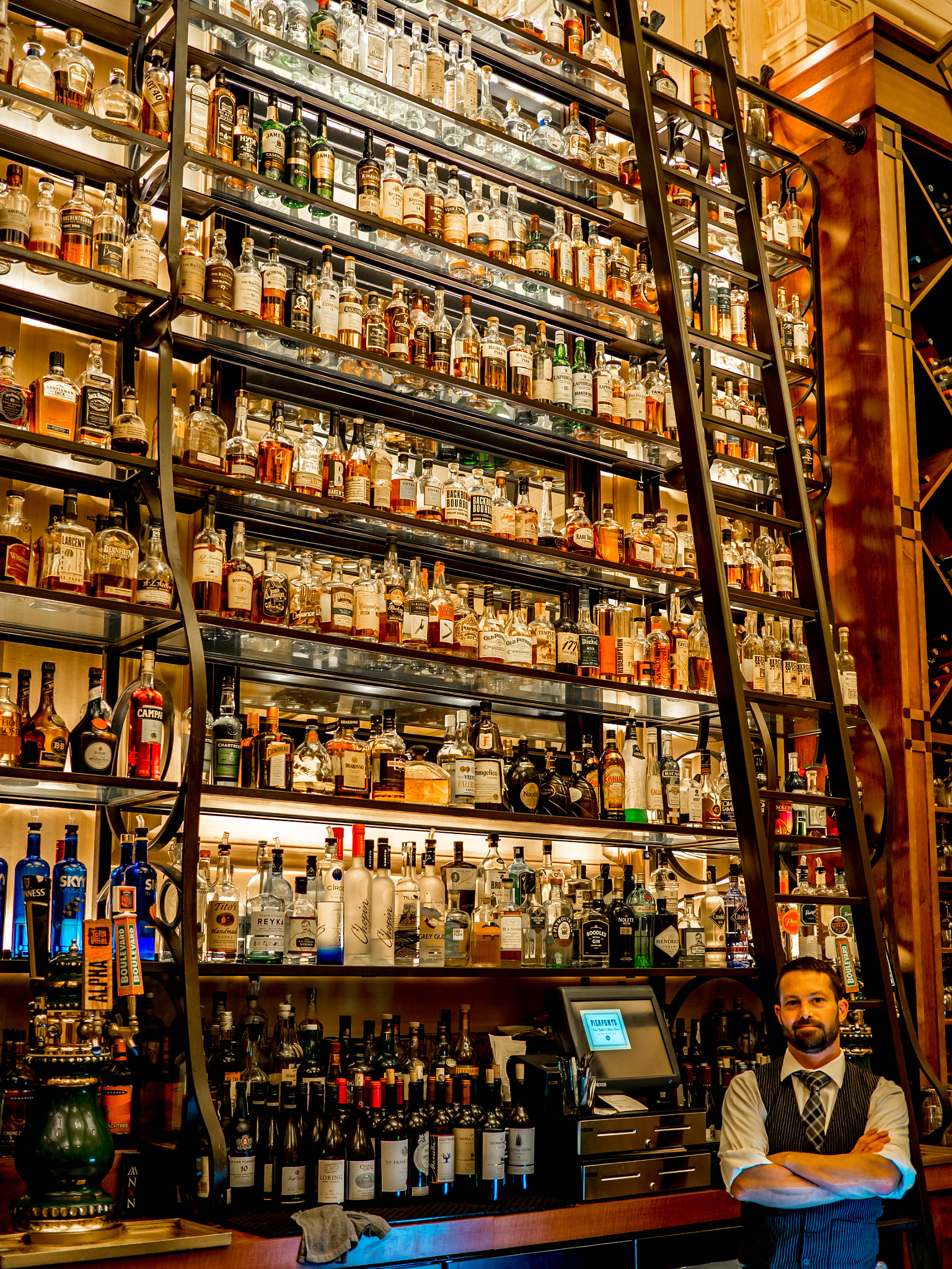 LUMIX G 20/F1.7 II sample photo. Master of libation photography