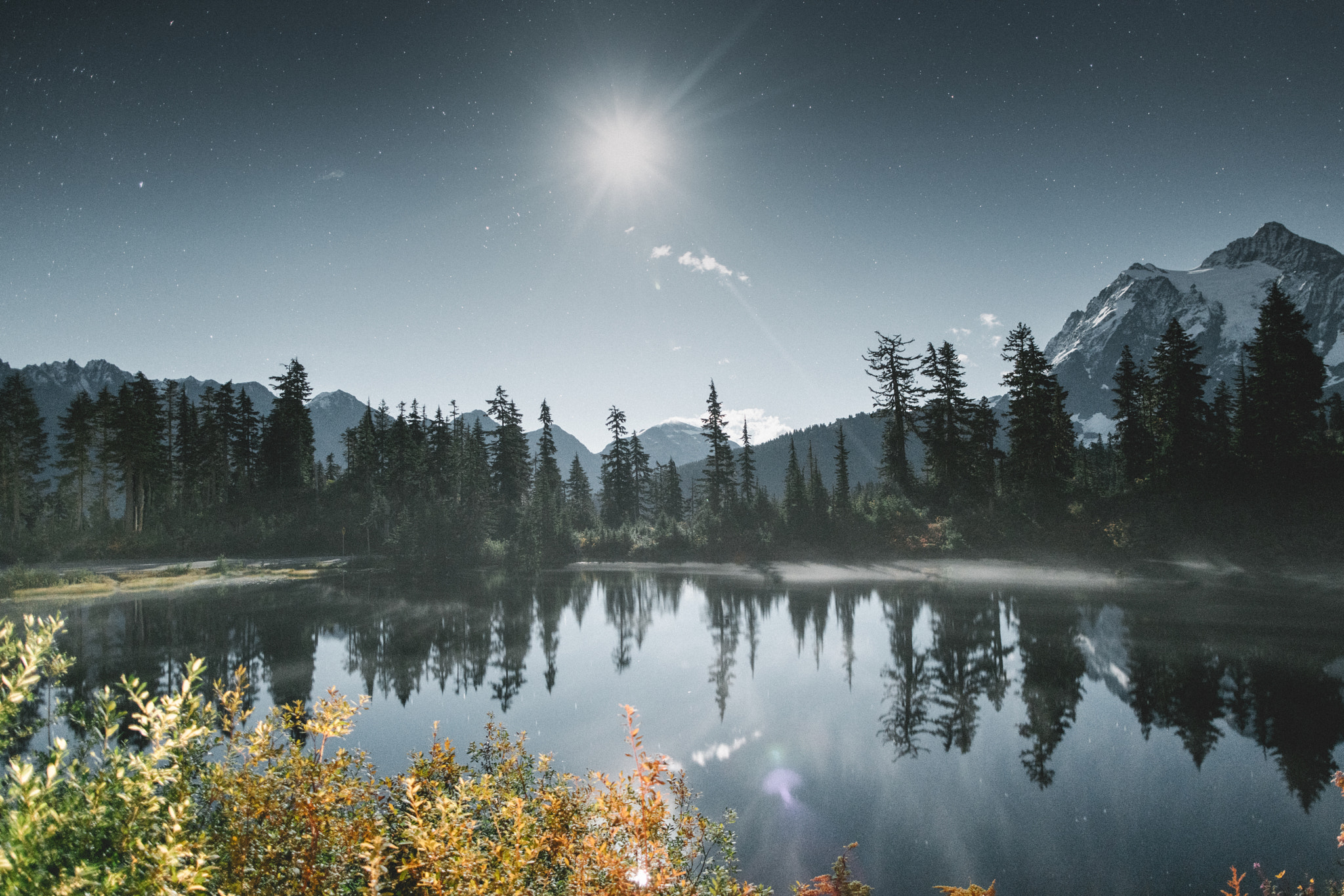 Canon EF 24mm F1.4L II USM sample photo. Autumn nights photography