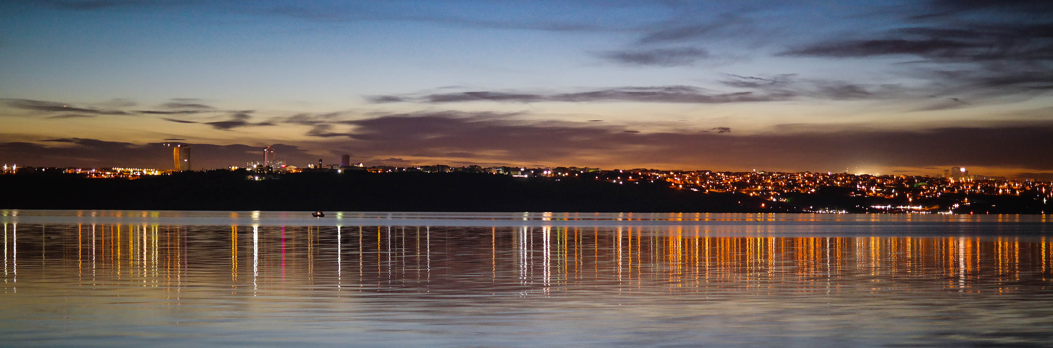 NX 30mm F2 sample photo. Lake at night photography