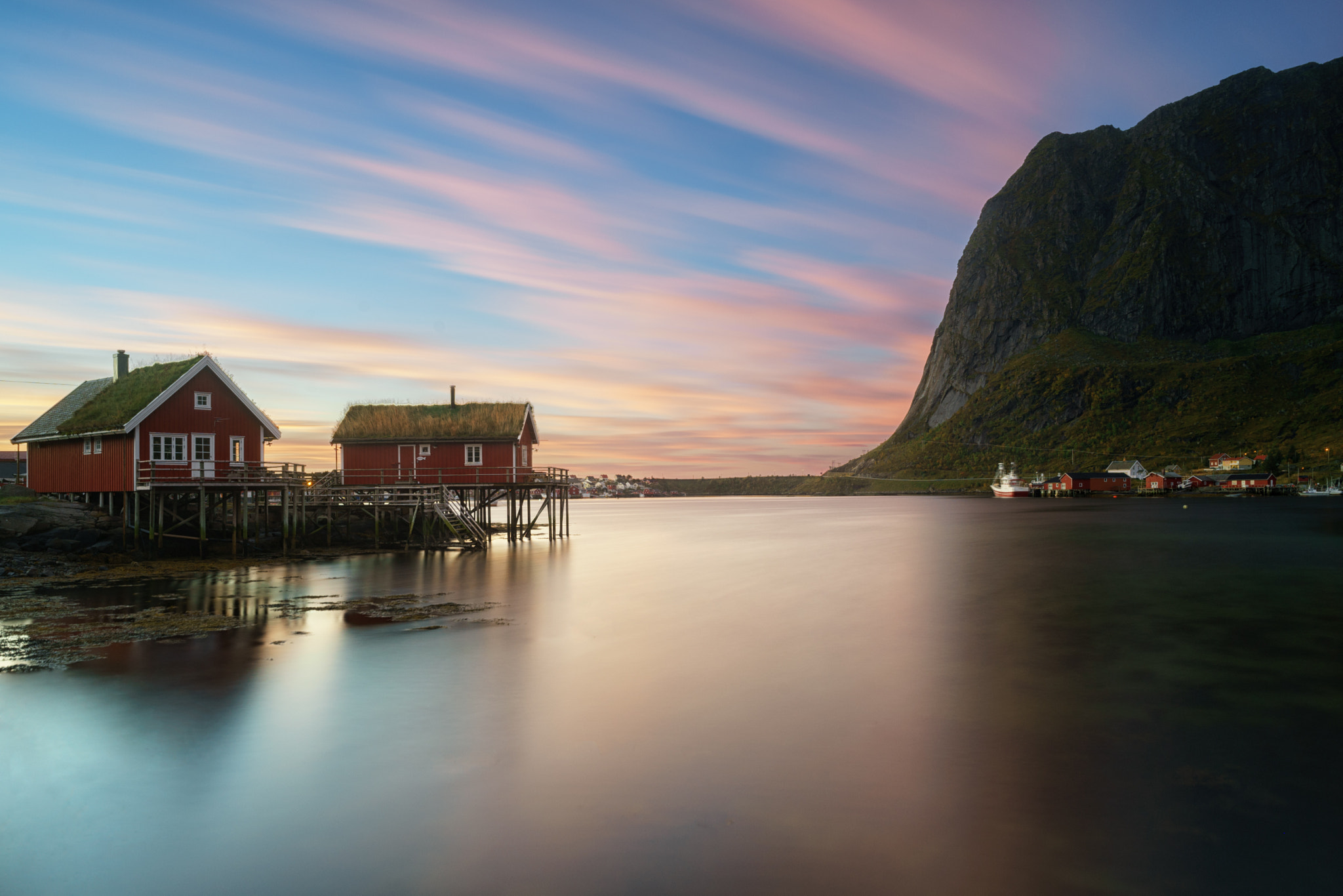 ZEISS Batis 25mm F2 sample photo. Reine sunrise photography