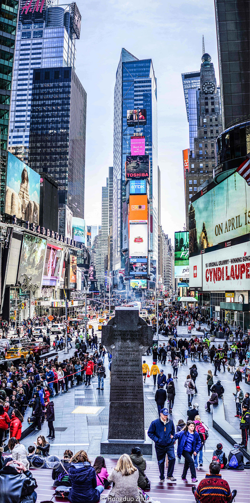 Sony a7 + Minolta AF 70-210mm F4 Macro sample photo. Time in time square photography