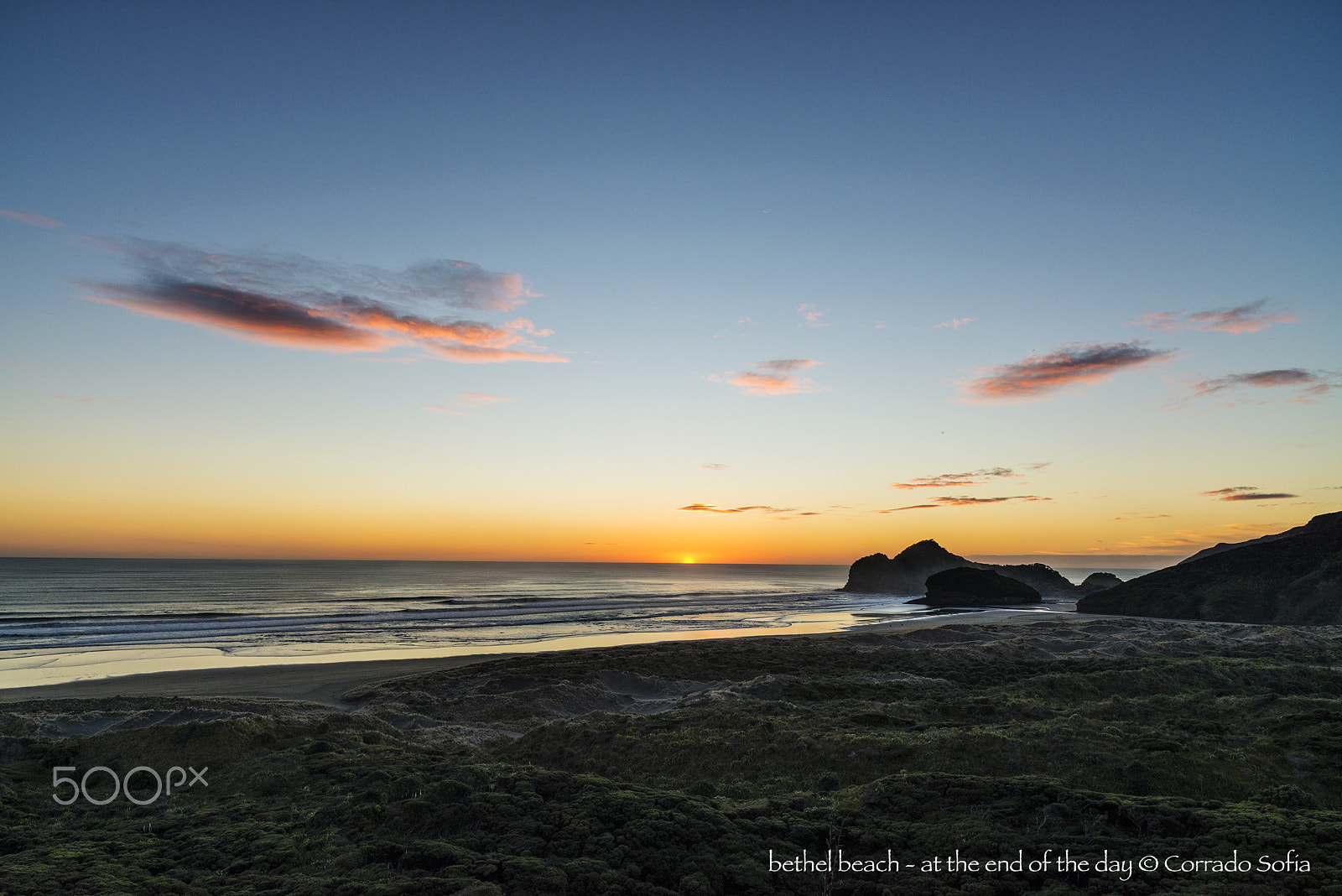 Nikon D800 + ZEISS Distagon T* 21mm F2.8 sample photo. Bethells beach - at the end of the day photography