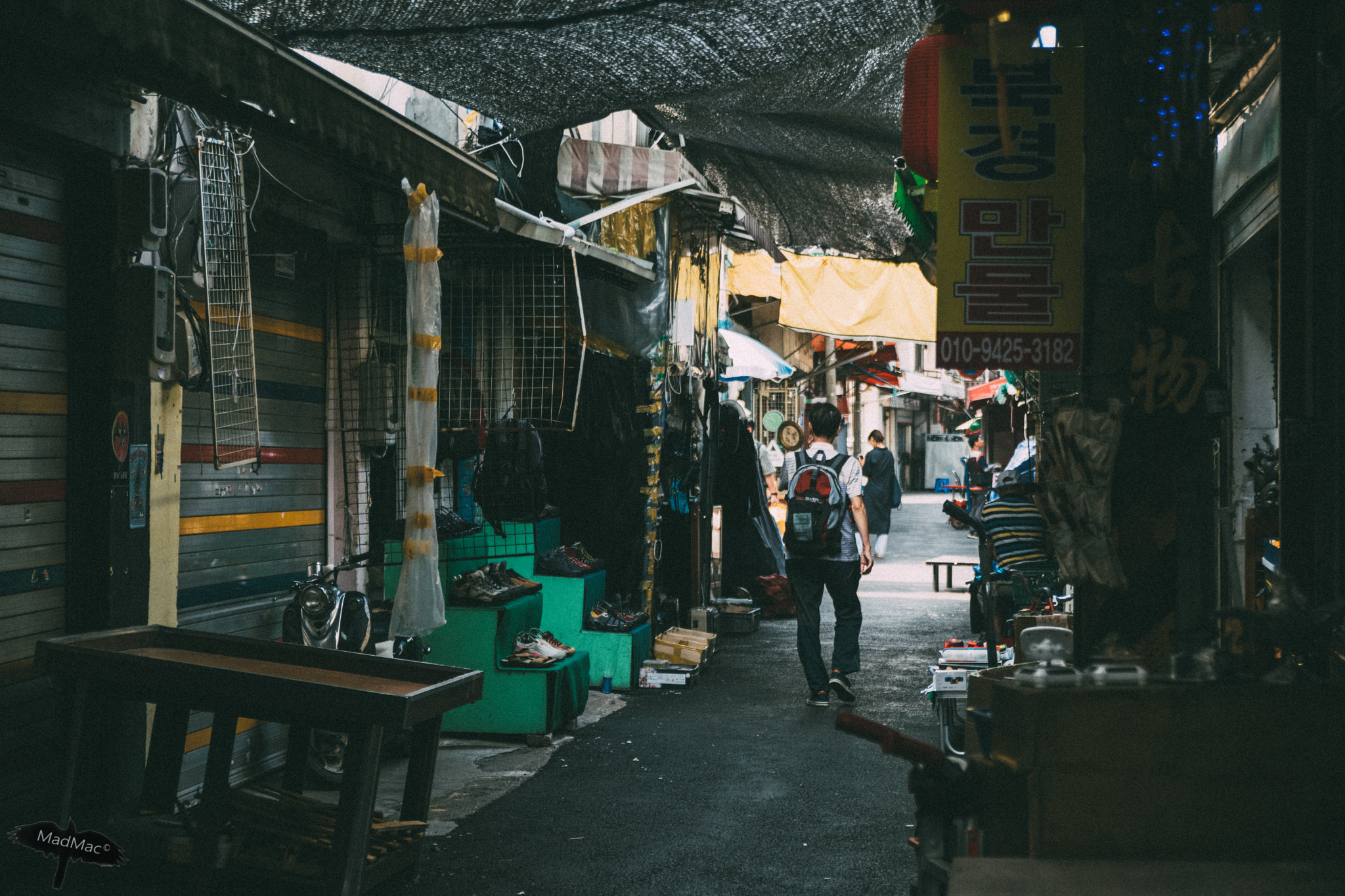 Nikon D5300 + Sigma 18-50mm F2.8 EX DC Macro sample photo. Shoe market photography