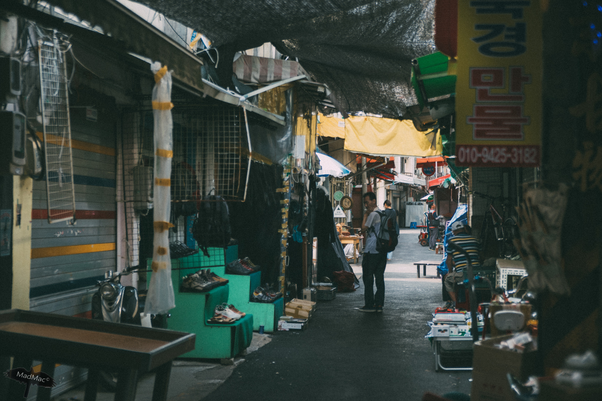 Nikon D5300 + Sigma 18-50mm F2.8 EX DC Macro sample photo. Shoe market photography