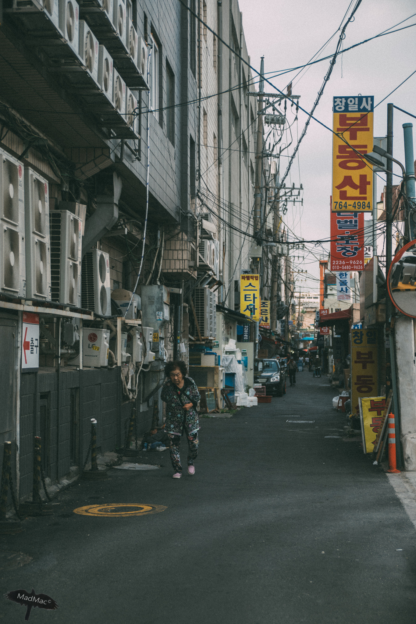 Sigma 18-50mm F2.8 EX DC Macro sample photo. Old alley photography