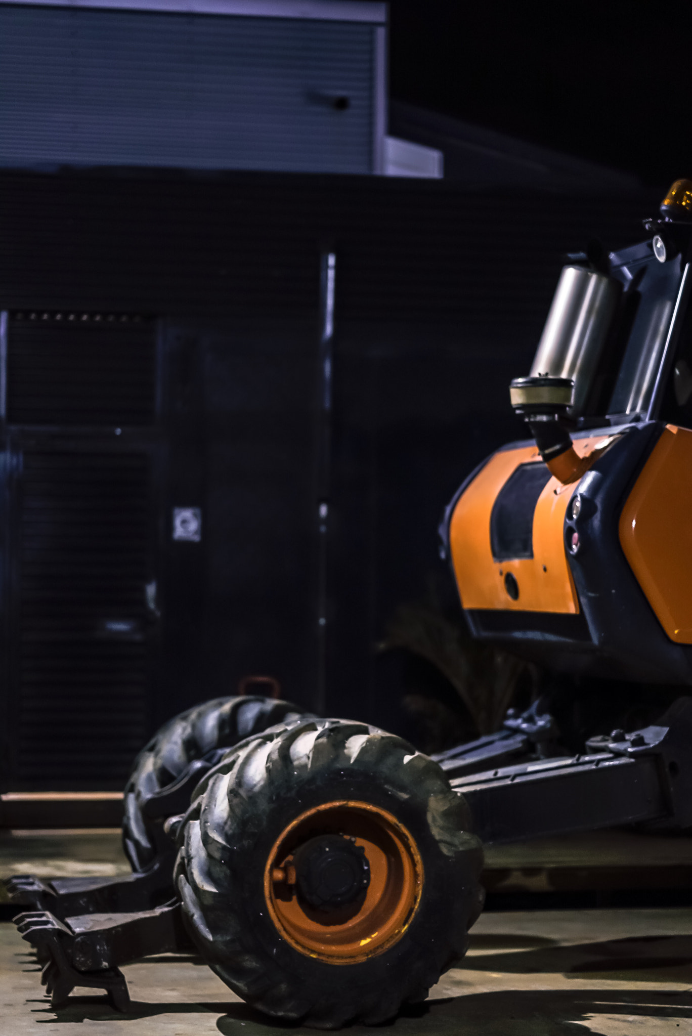 Sony FE 85mm F1.4 GM sample photo. Spider excavator. photography