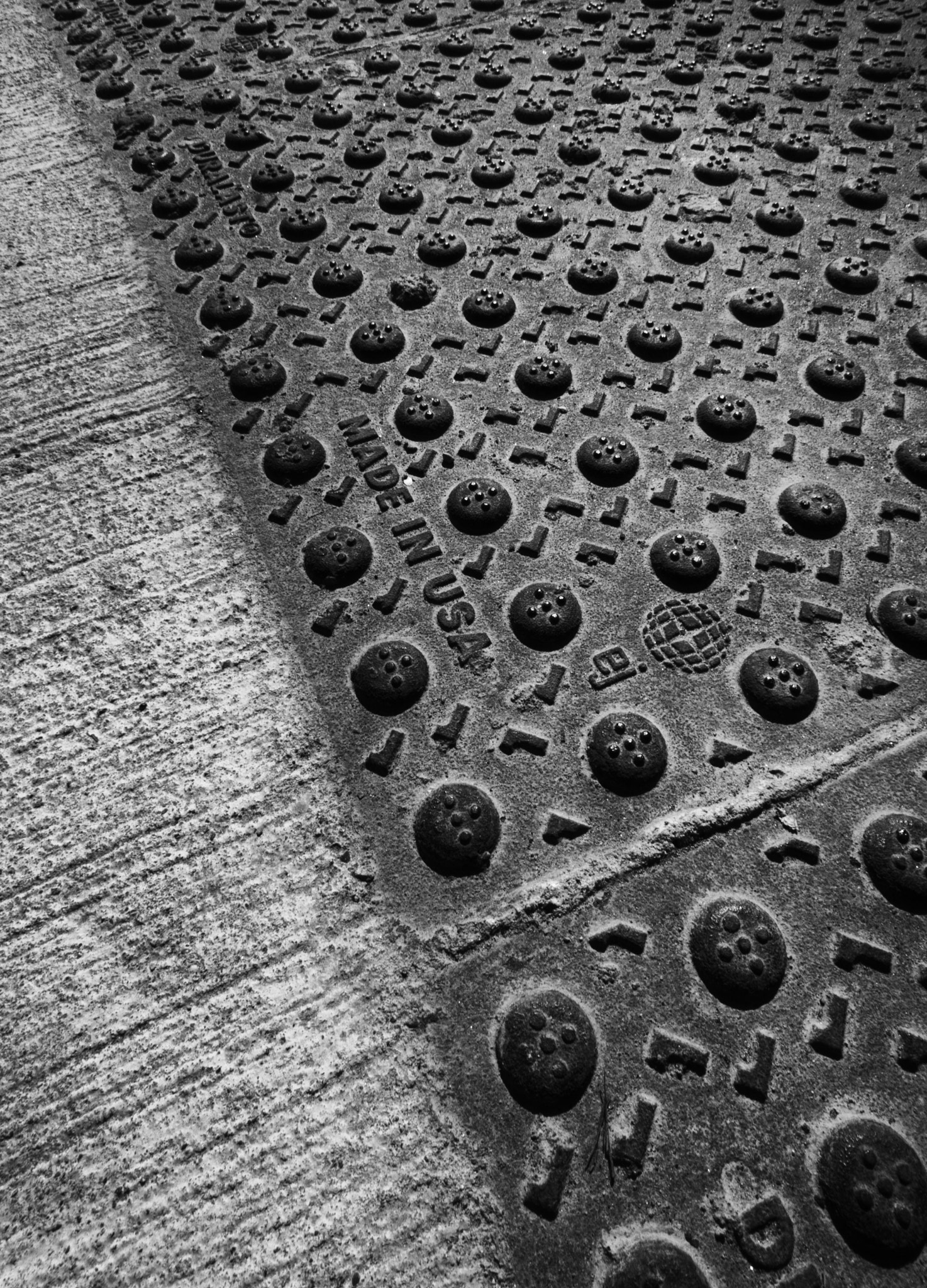 Sony Alpha NEX-7 + Sony E 16mm F2.8 sample photo. Pebble walk photography