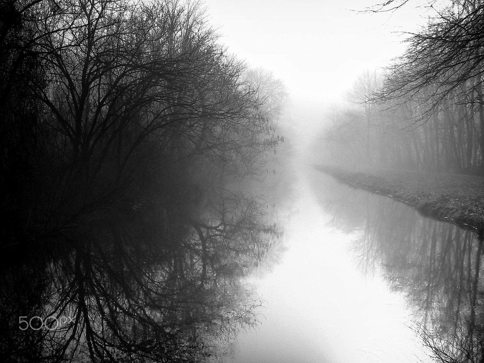 Canon POWERSHOT A40 sample photo. D&r canal under fog photography