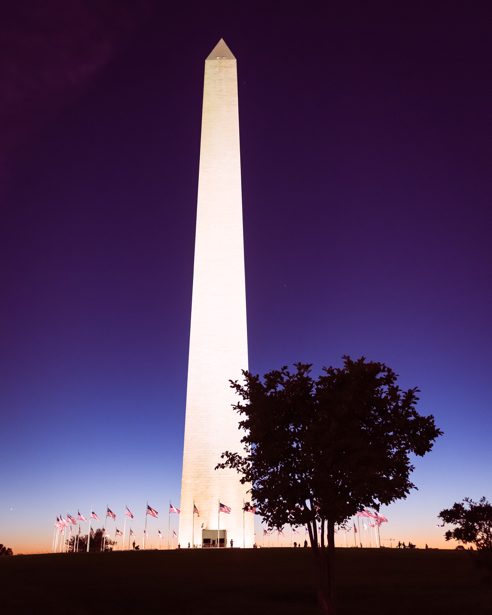 Pentax K-3 II + Sigma 18-35mm F1.8 DC HSM Art sample photo. Washington monument at dusk photography