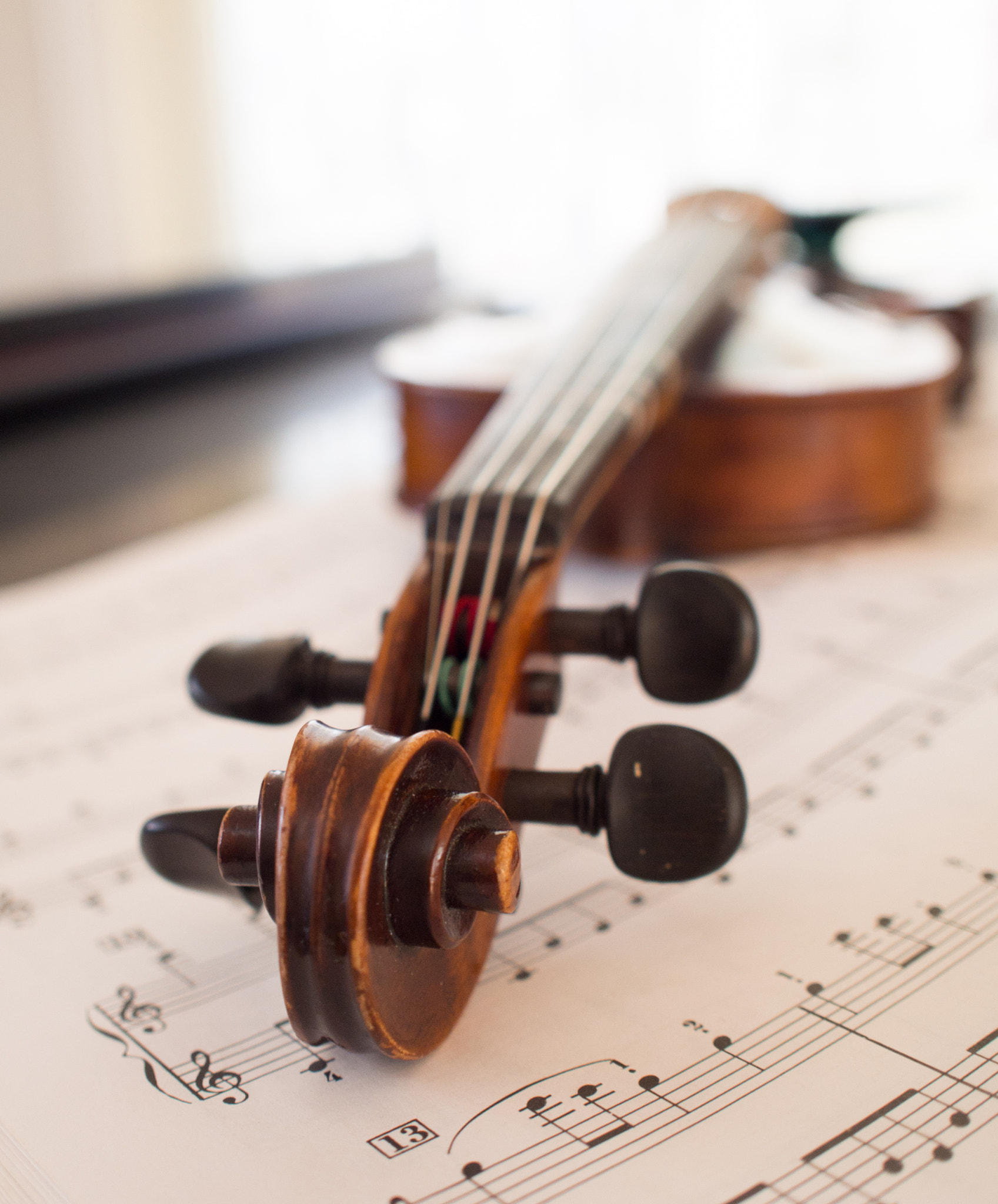 Olympus PEN E-PM2 + Olympus M.Zuiko Digital 17mm F2.8 Pancake sample photo. Violin on piano photography