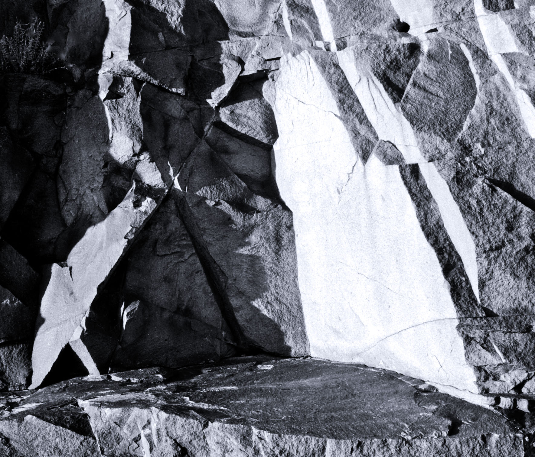 Olympus M.Zuiko Digital ED 14-42mm F3.5-5.6 sample photo. Cerrillos new mexico abstract rock photography