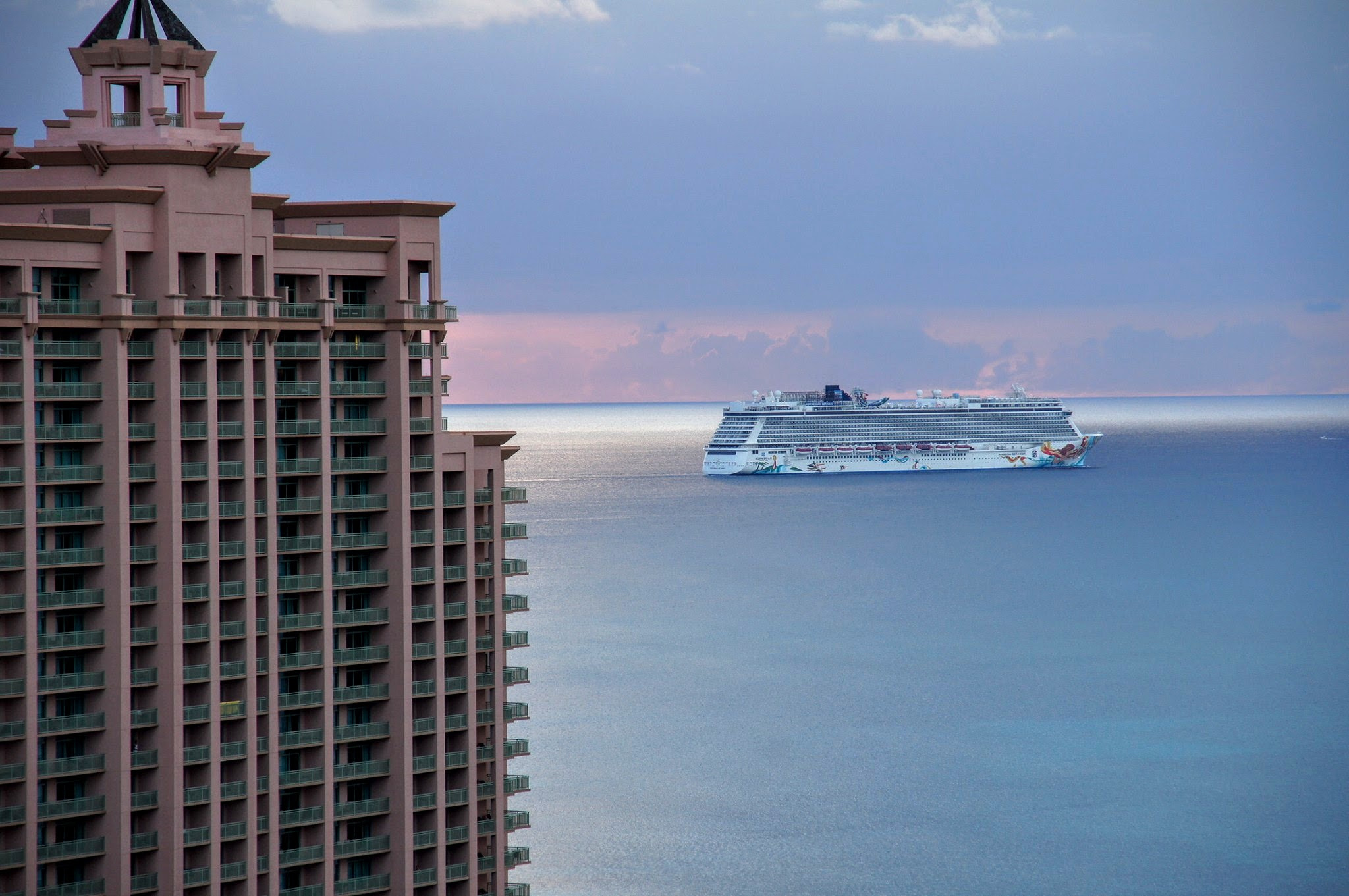 Sony DT 16-105mm F3.5-5.6 sample photo. A boat leaving nassau bahamas photography