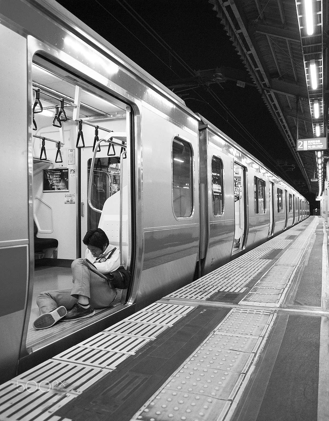 Nikon D700 + Nikon AF-S Nikkor 20mm F1.8G ED sample photo. Last train photography