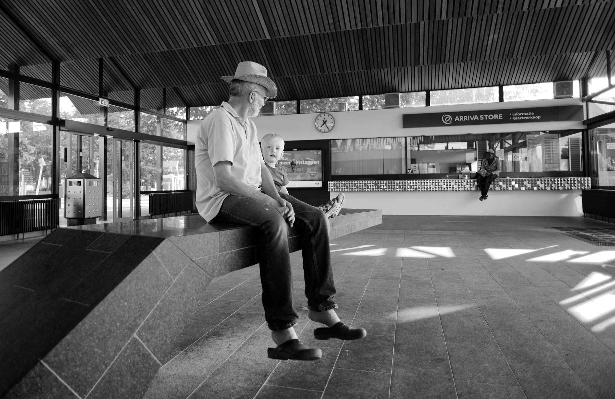 Nikon D610 + Nikon AF Nikkor 24mm F2.8D sample photo. Waitingtrainbw photography
