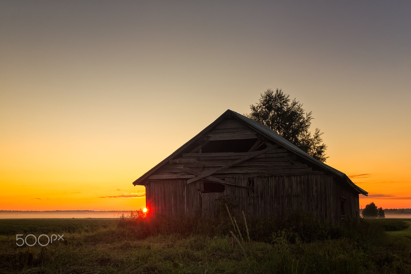 Canon EF-S 24mm F2.8 STM sample photo. Summer sunset behind a barn house photography