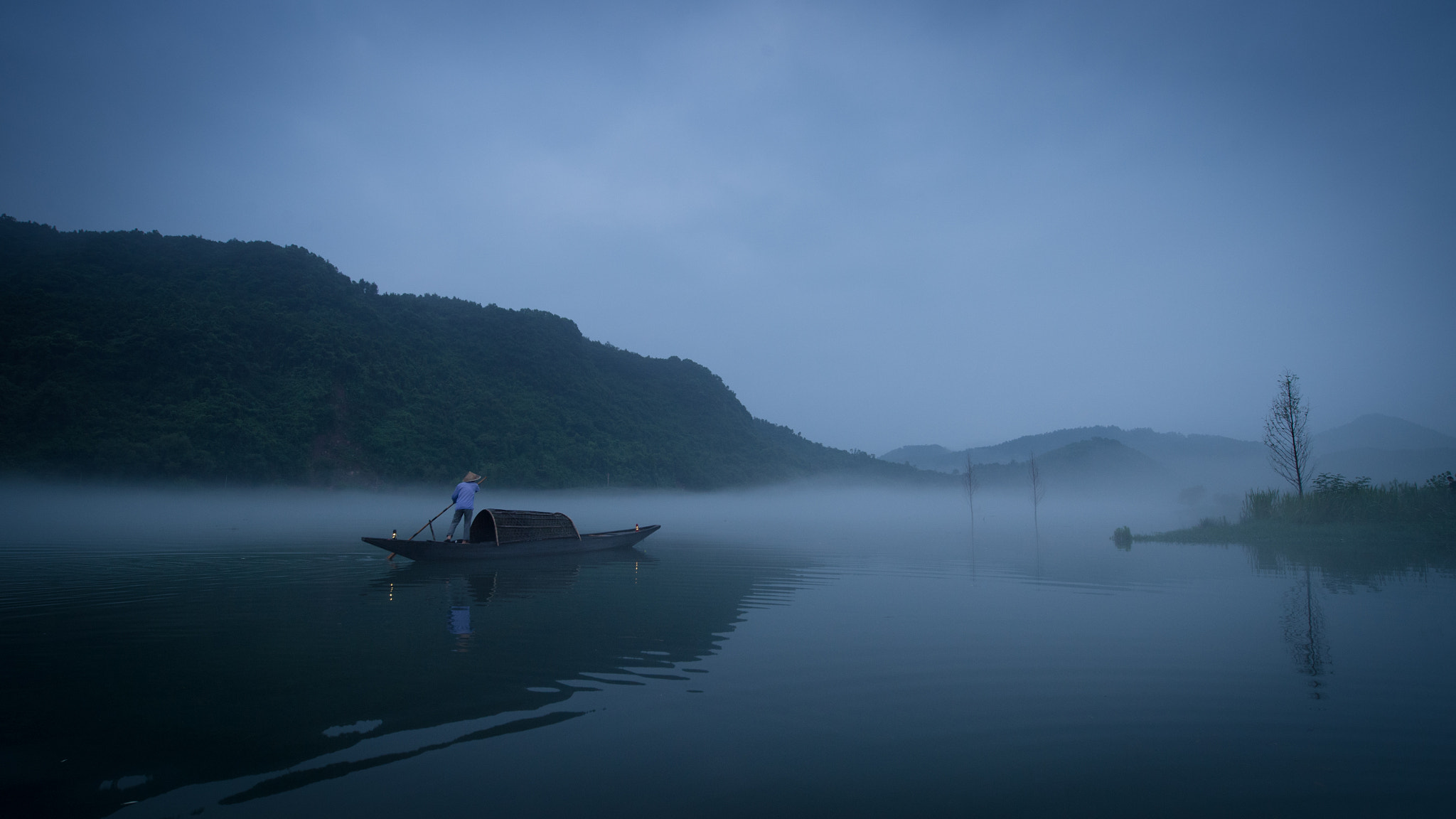 Nikon Df sample photo. A foggy morning at the river photography
