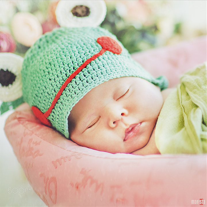 Nikon D7000 + Sigma 85mm F1.4 EX DG HSM sample photo. Newborn photography