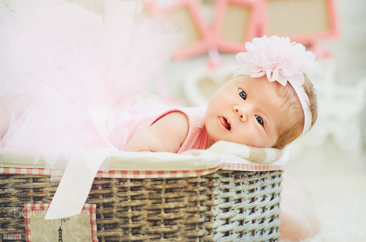 Nikon D7000 + Sigma 85mm F1.4 EX DG HSM sample photo. Newborn photography