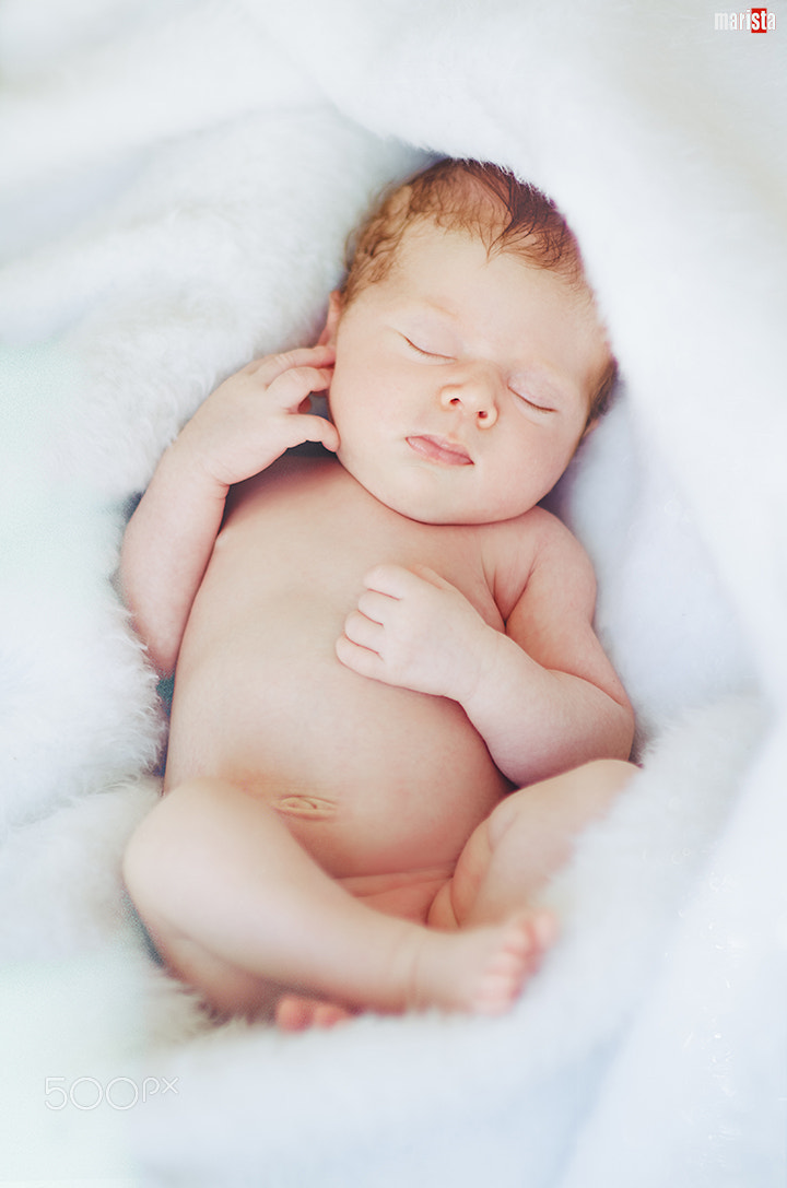Nikon D7000 + Sigma 85mm F1.4 EX DG HSM sample photo. Newborn photography