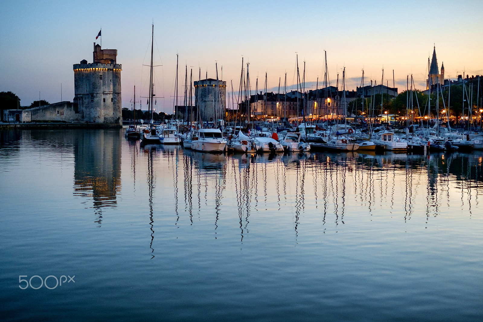 Fujifilm X-Pro1 + Fujifilm XF 27mm F2.8 sample photo. Les 3 tours photography
